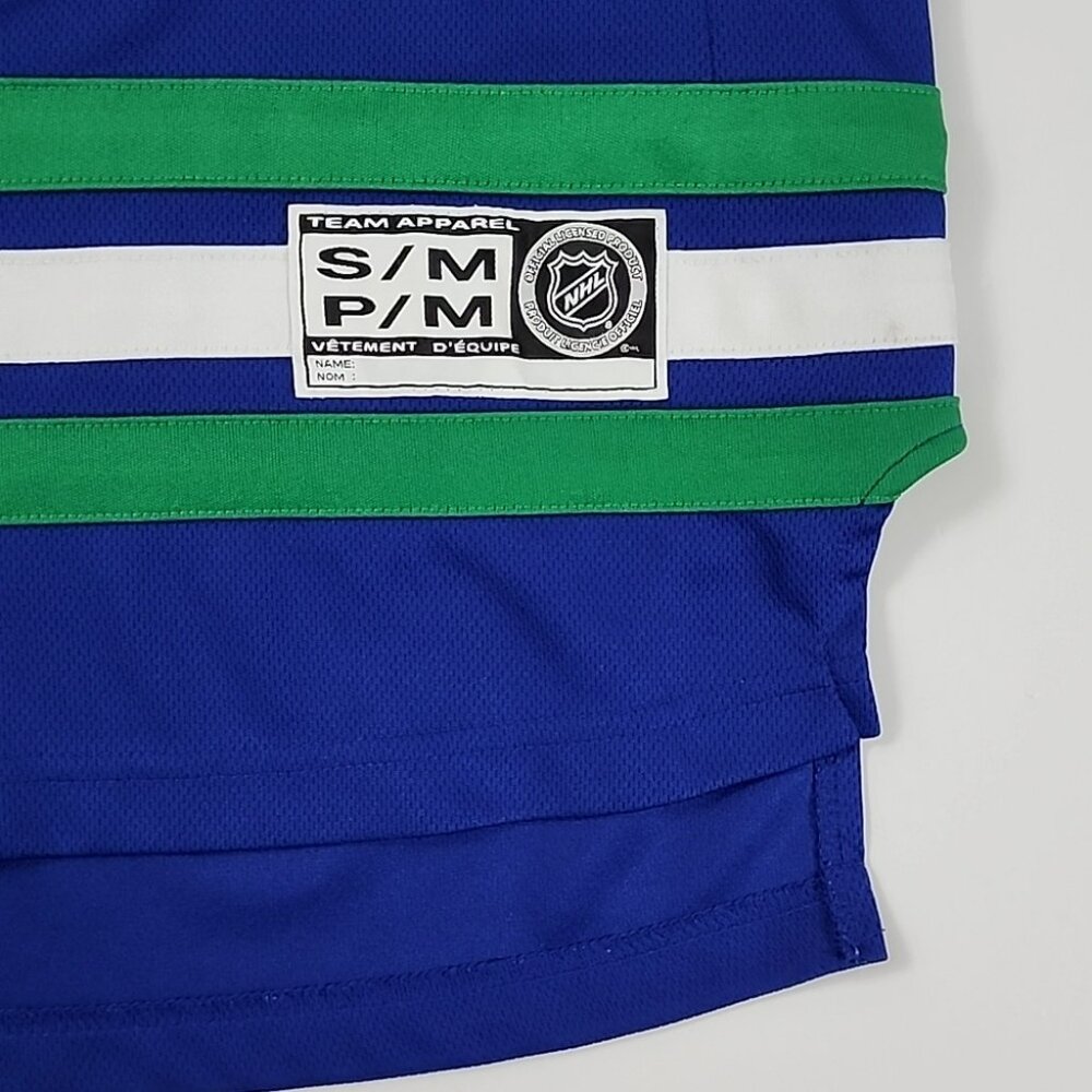 NHL Vancouver Canucks Youth Hockey Jersey Reebok Blue Classic Style Home Sz S/M - Picture 6 of 11